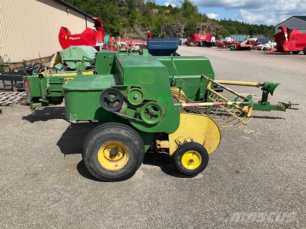 John Deere 440 Presse quadre