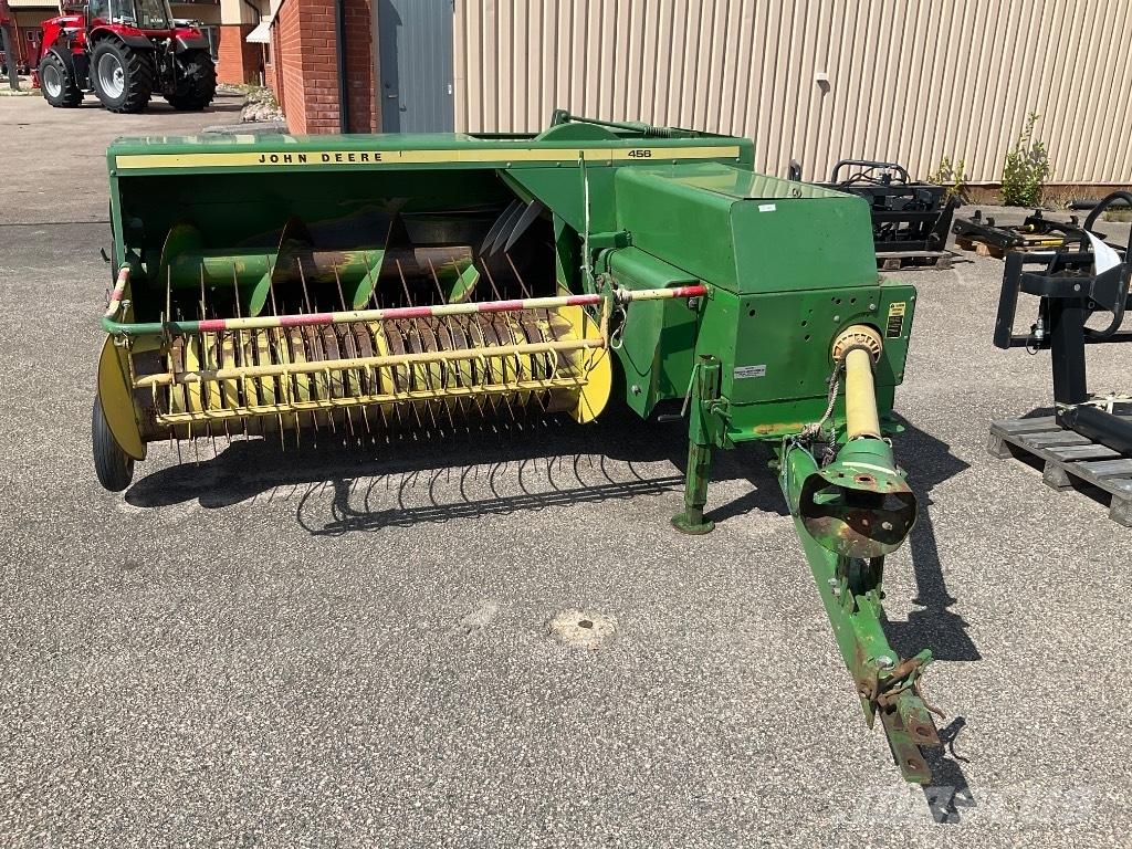 John Deere 440 Presse quadre