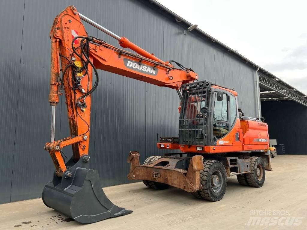 Doosan DX210W Escavatori gommati