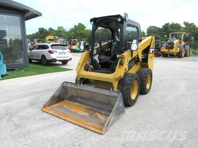 CAT 226 D Mini Pale Gommate