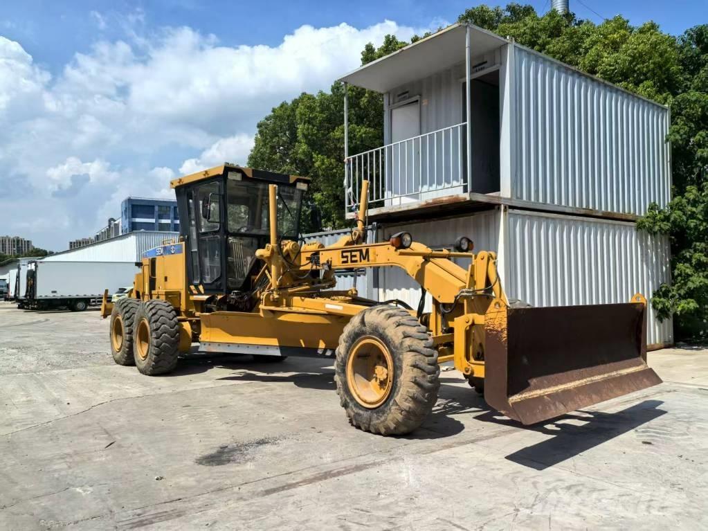 SEM 919 Motorgraders