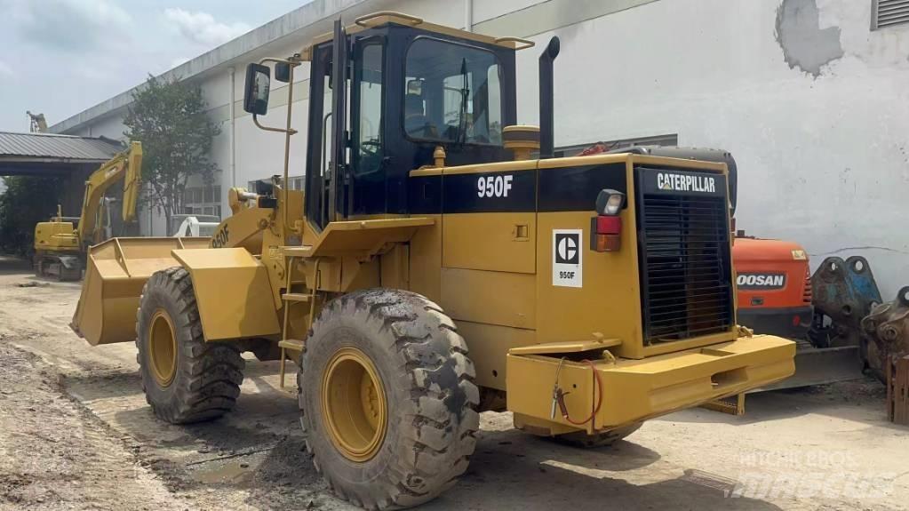 CAT 950 F Pale gommate