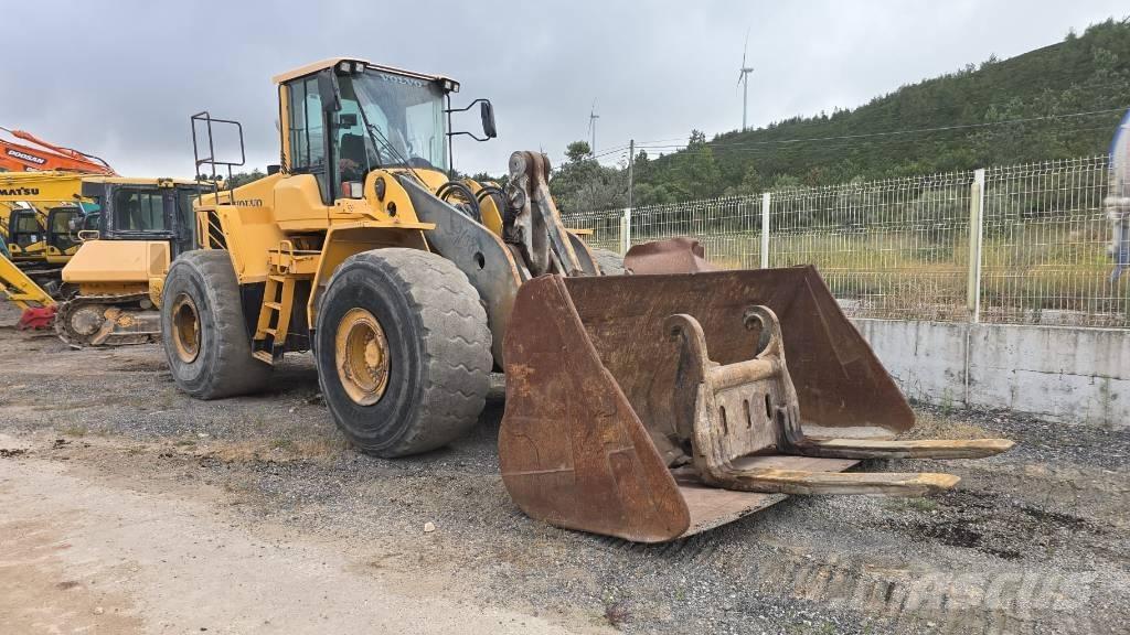 Volvo L 220 F Pale gommate
