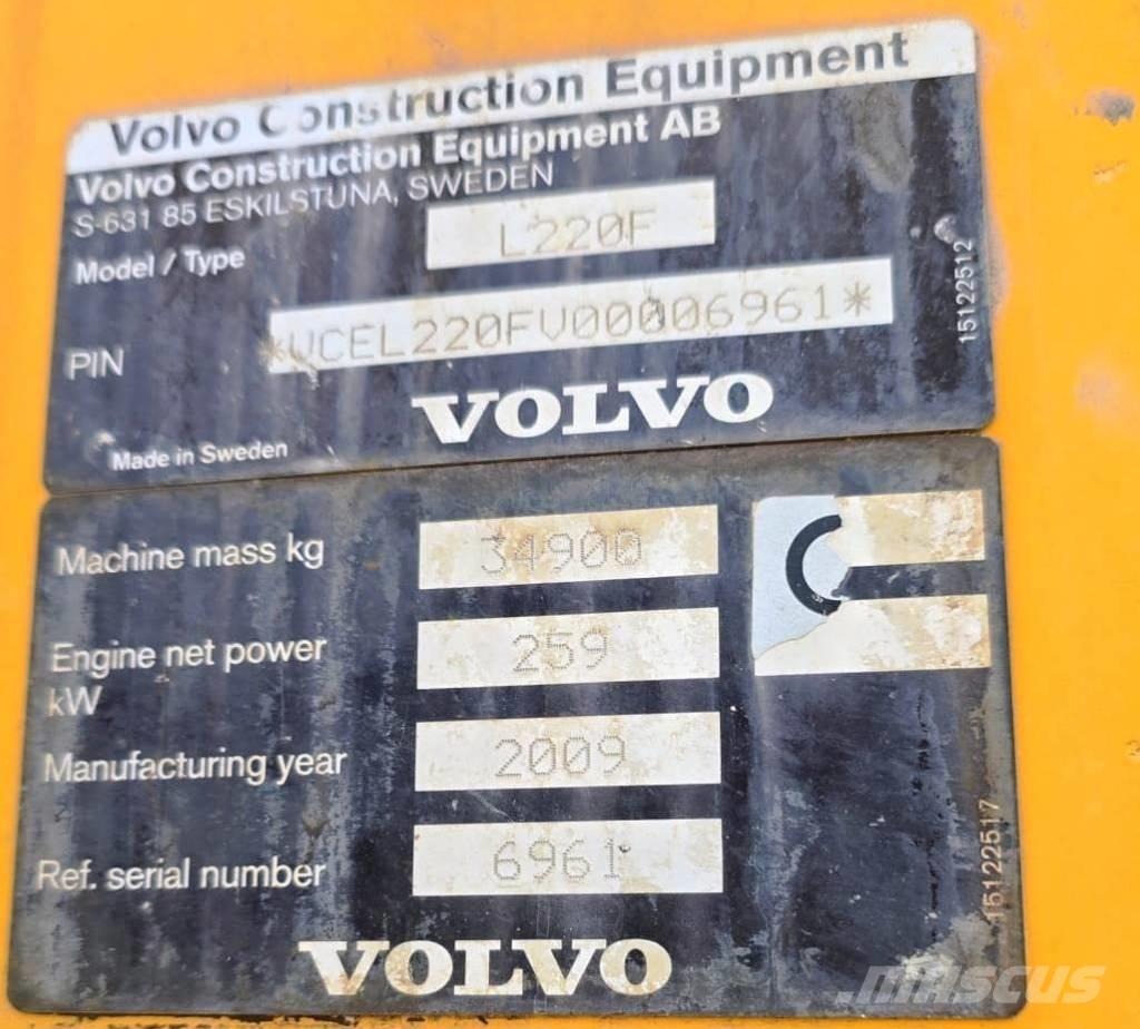 Volvo L 220 F Pale gommate