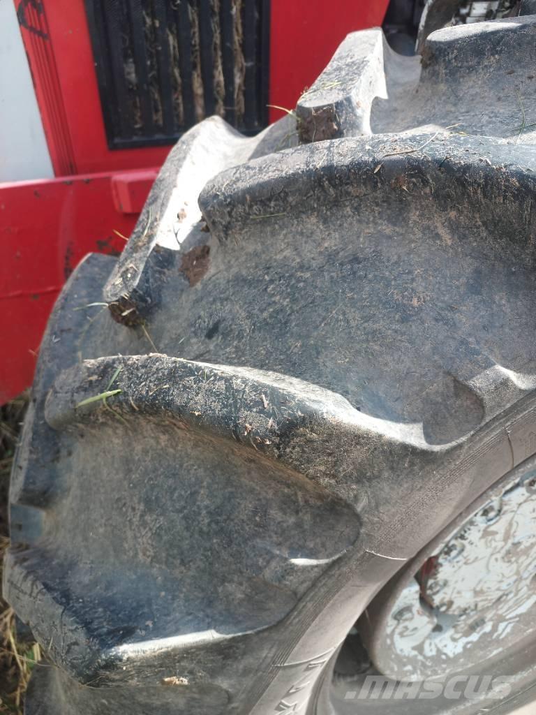 Massey Ferguson 2725 Trattori