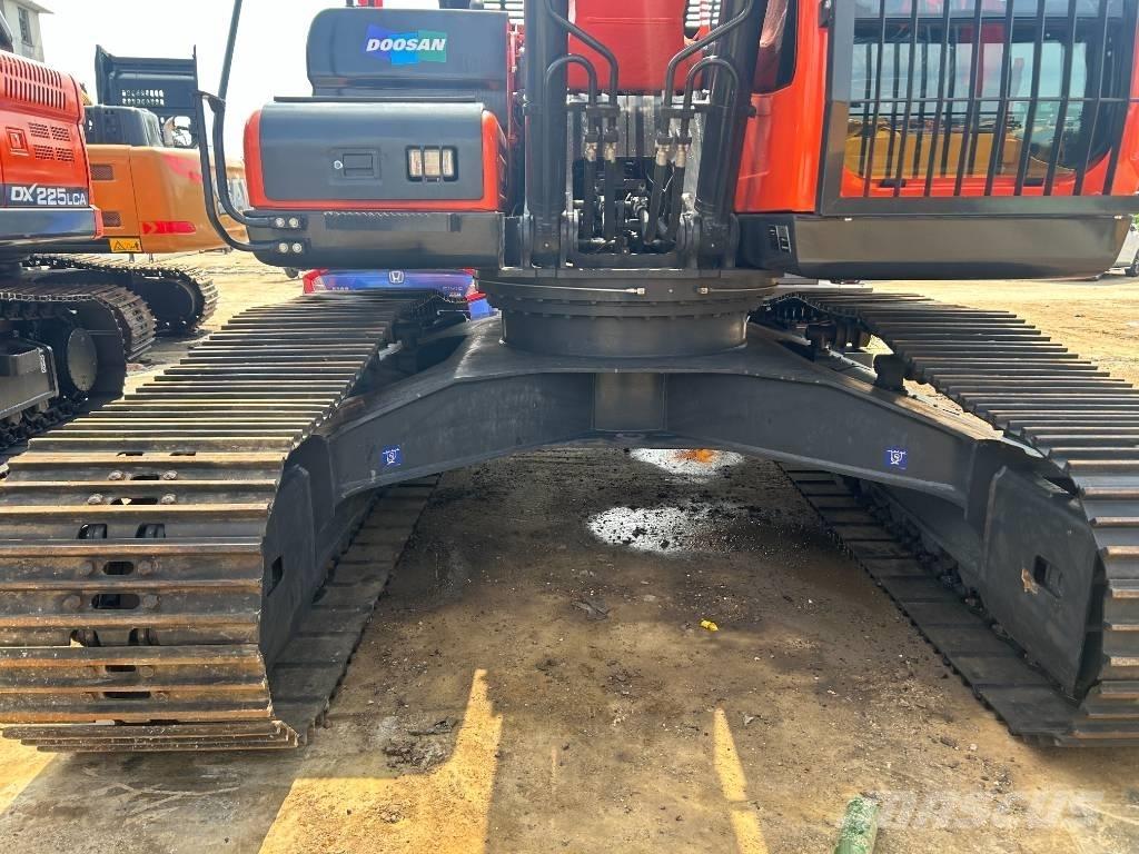 Doosan DX 225 LC Escavatori cingolati