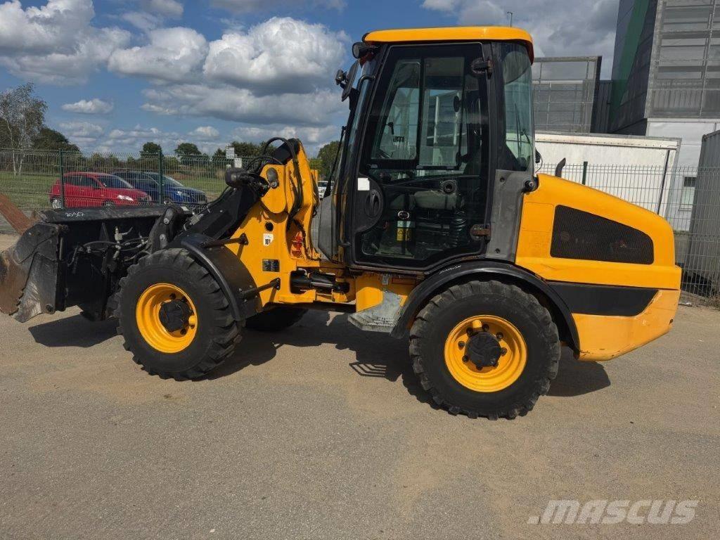 JCB 406 T4 Pale gommate