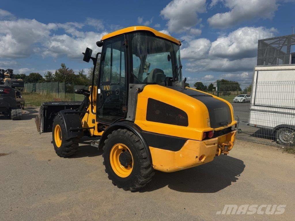 JCB 406 T4 Pale gommate