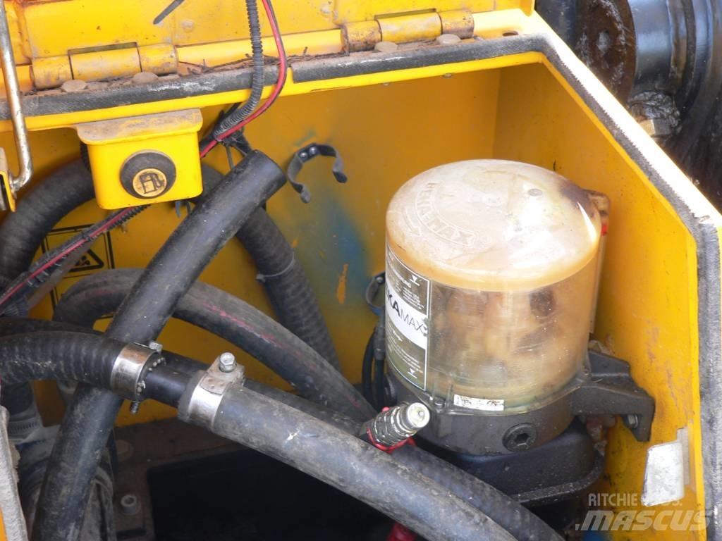 JCB JS 131LC+ Escavatori cingolati