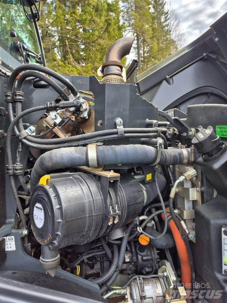 Komatsu WA 100 M Pale gommate