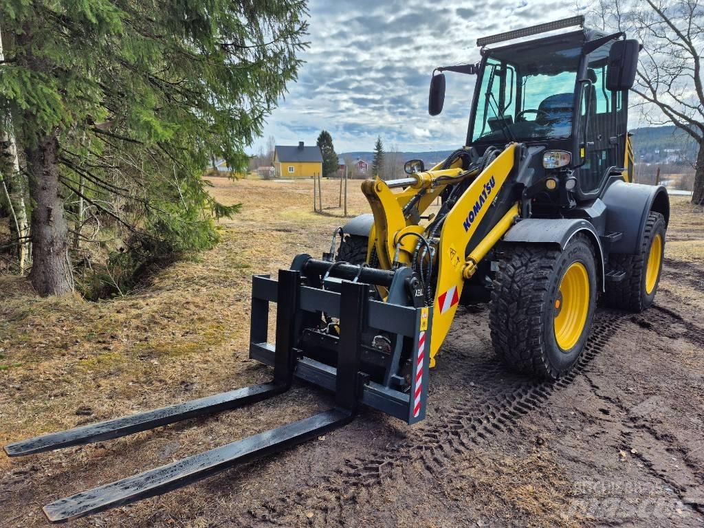 Komatsu WA 100 M Pale gommate