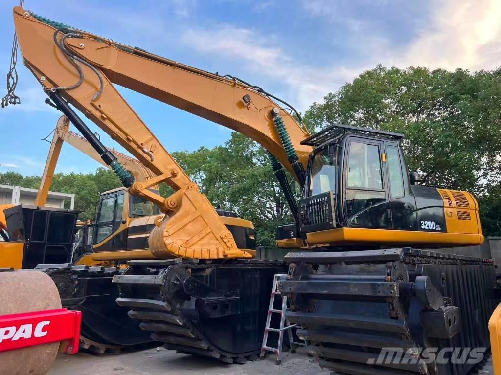 CAT 320D2 Escavatori anfibi