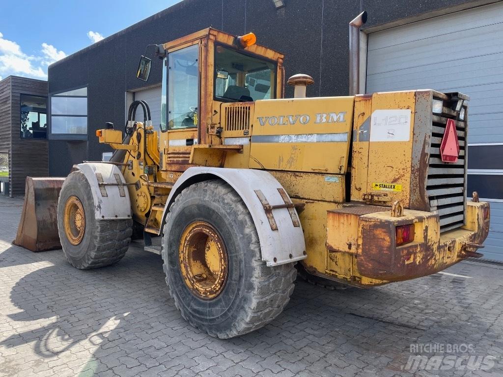 Volvo L120B Pale gommate