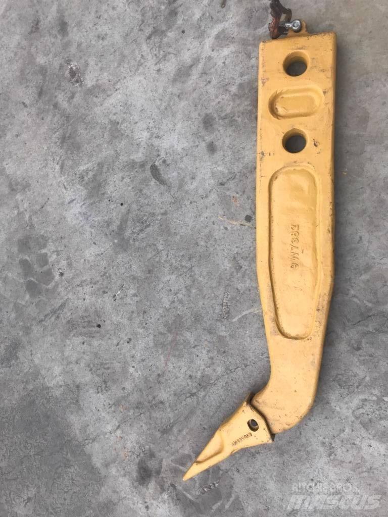 Komatsu D61 Shank Scarificatori
