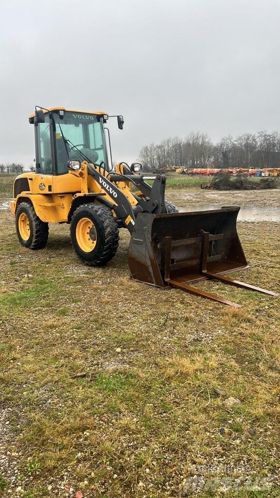 Volvo L 30 G Pale gommate