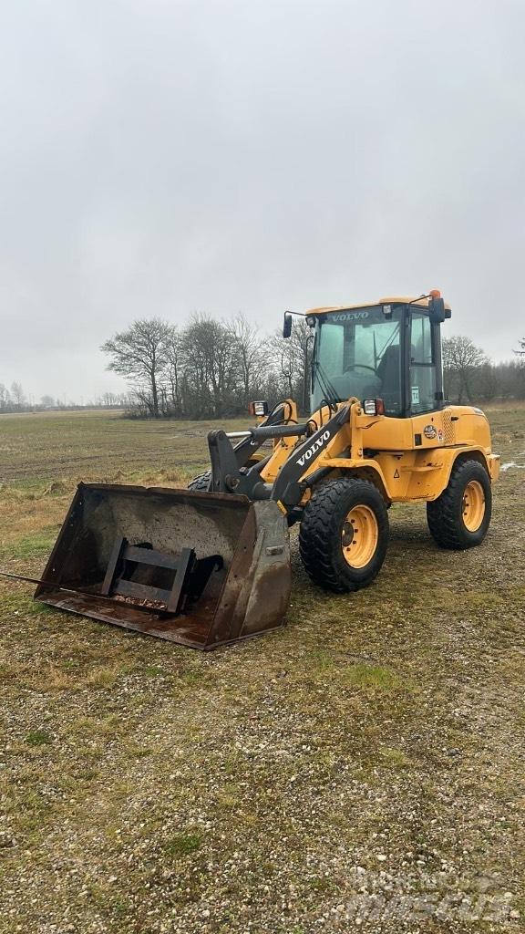 Volvo L 30 G Pale gommate