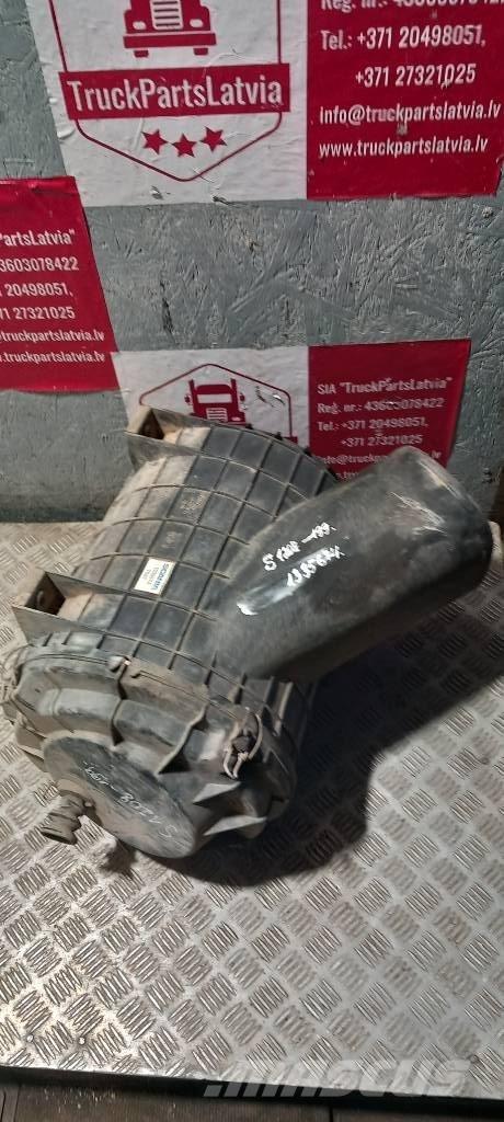 Scania 94 D.    1335674 Cabine e interni