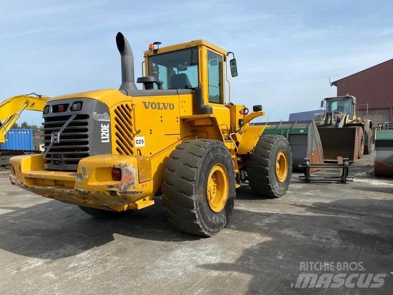 Volvo L 120 E.Ref.10 Pale gommate