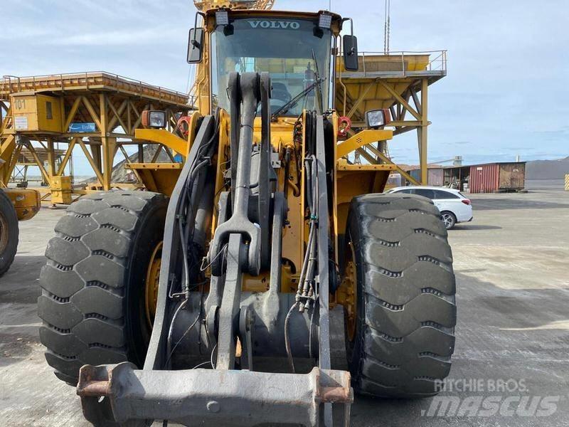 Volvo L 120 E.Ref.10 Pale gommate