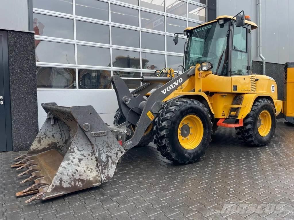 Volvo L30G Pale gommate