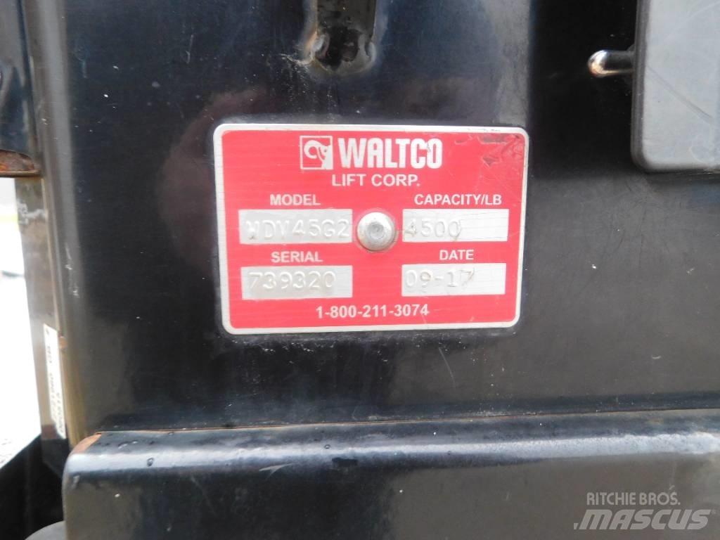 International 4300 Camion portacontainer