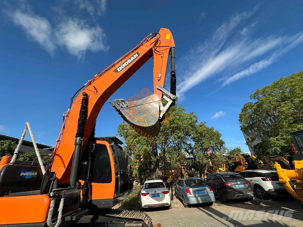 Doosan DX 225 LCA Escavatori cingolati