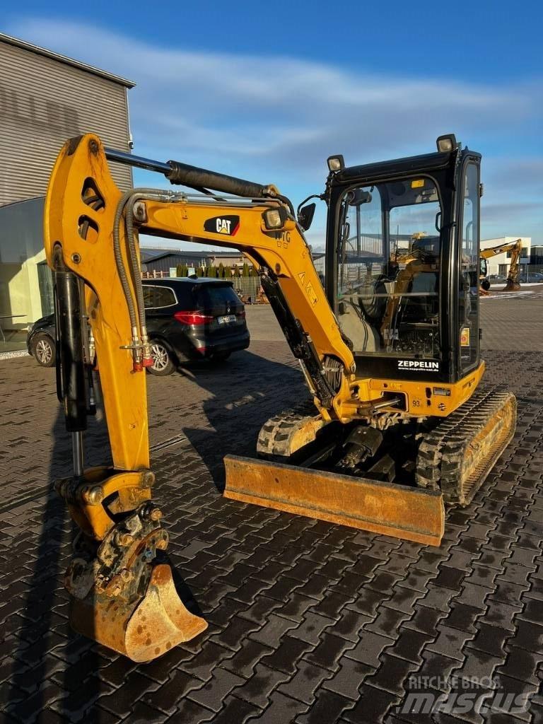 CAT 302.7 DCR Miniescavatori