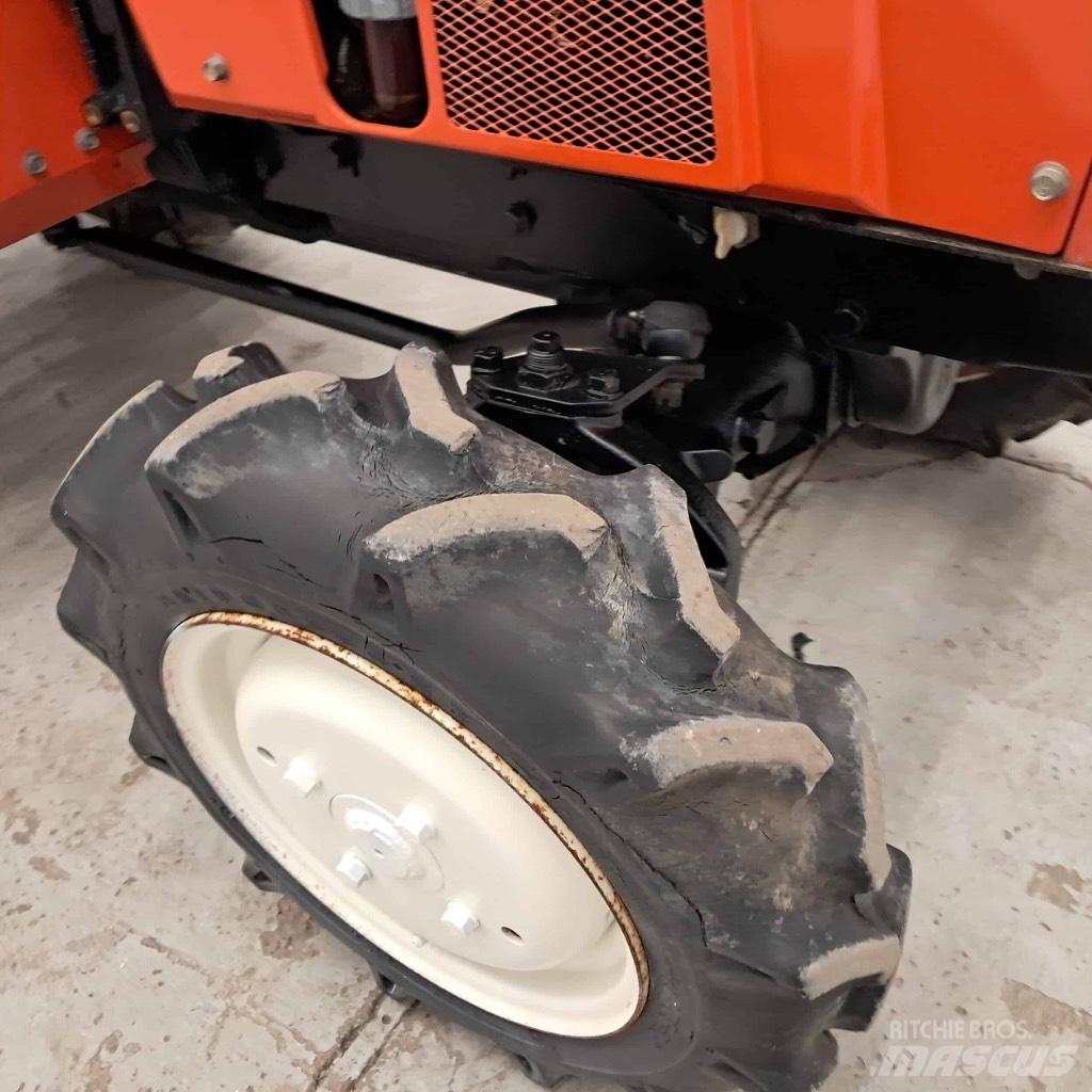 Hinomoto C 144 Trattori