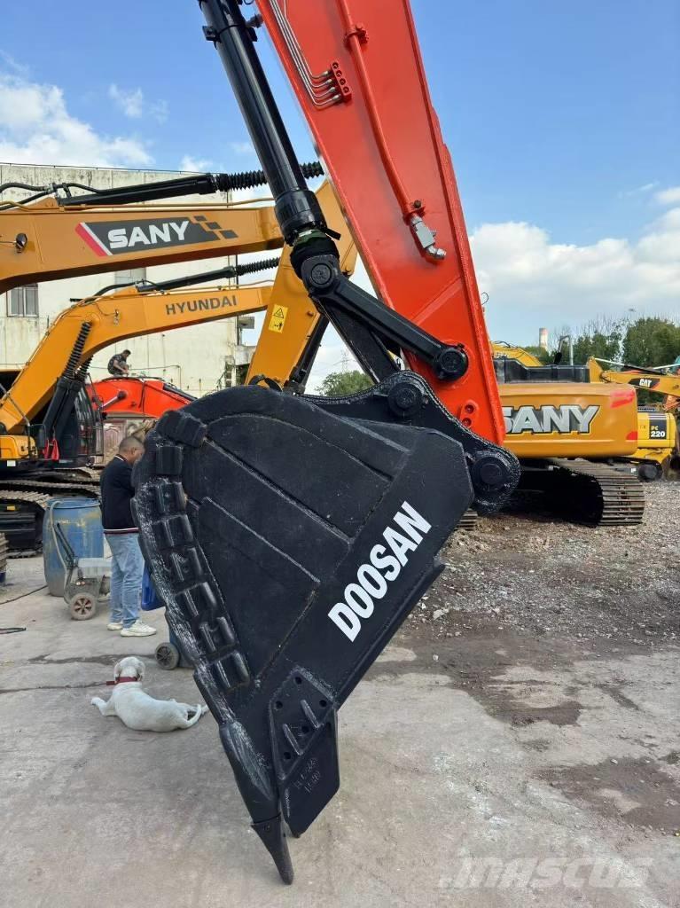 Doosan DX300 Escavatori cingolati