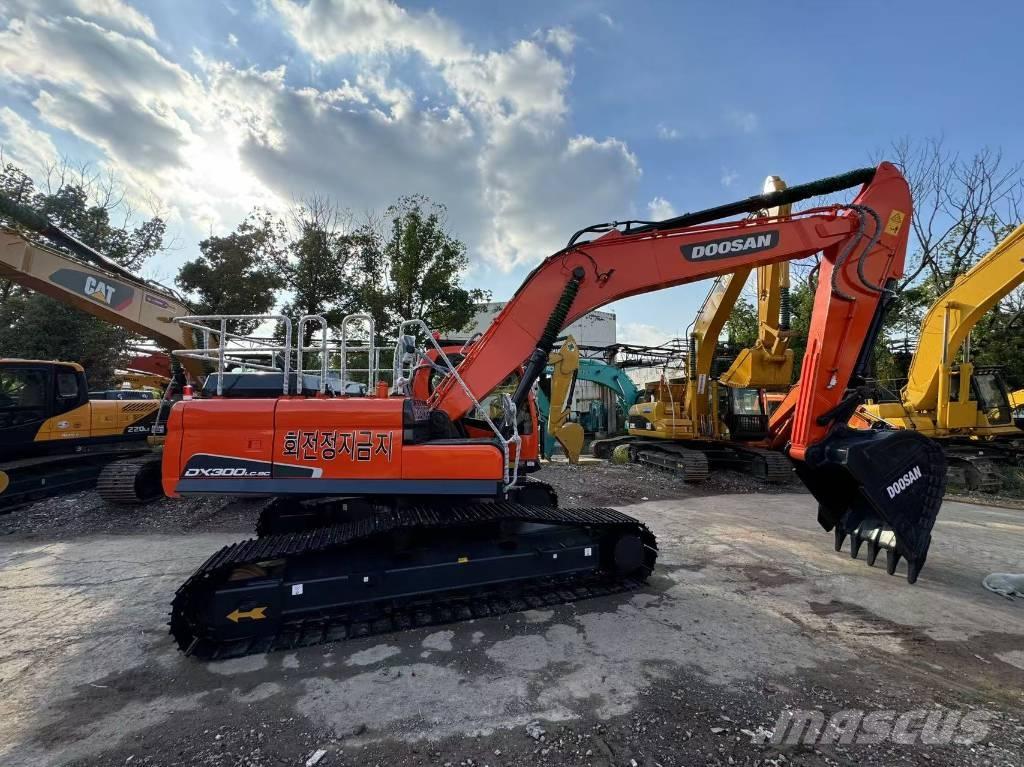 Doosan DX300 Escavatori cingolati