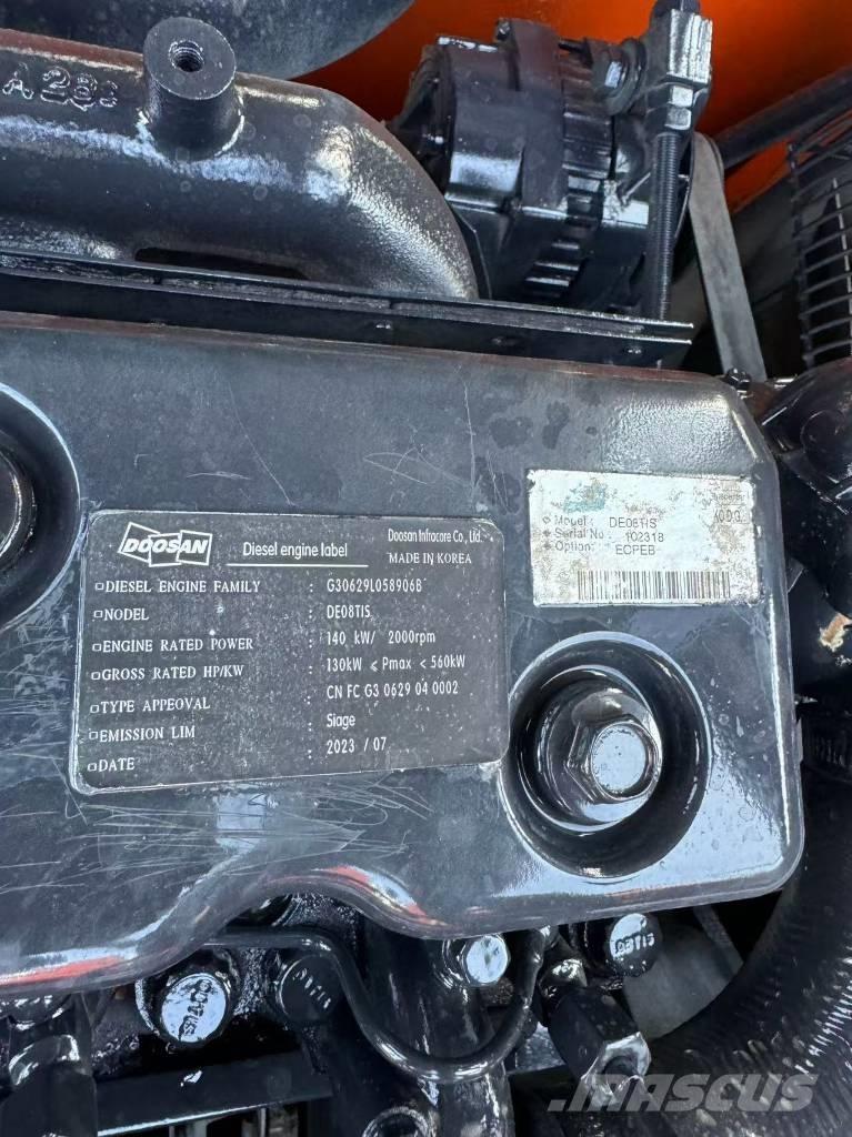 Doosan DX300 Escavatori cingolati