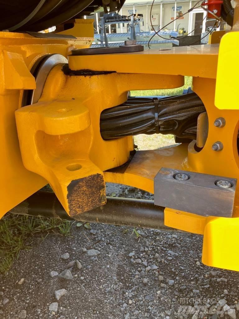 JCB TM 220 Pale gommate