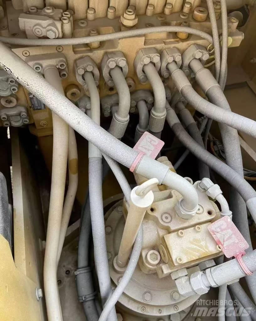 CAT 323 Escavatori cingolati