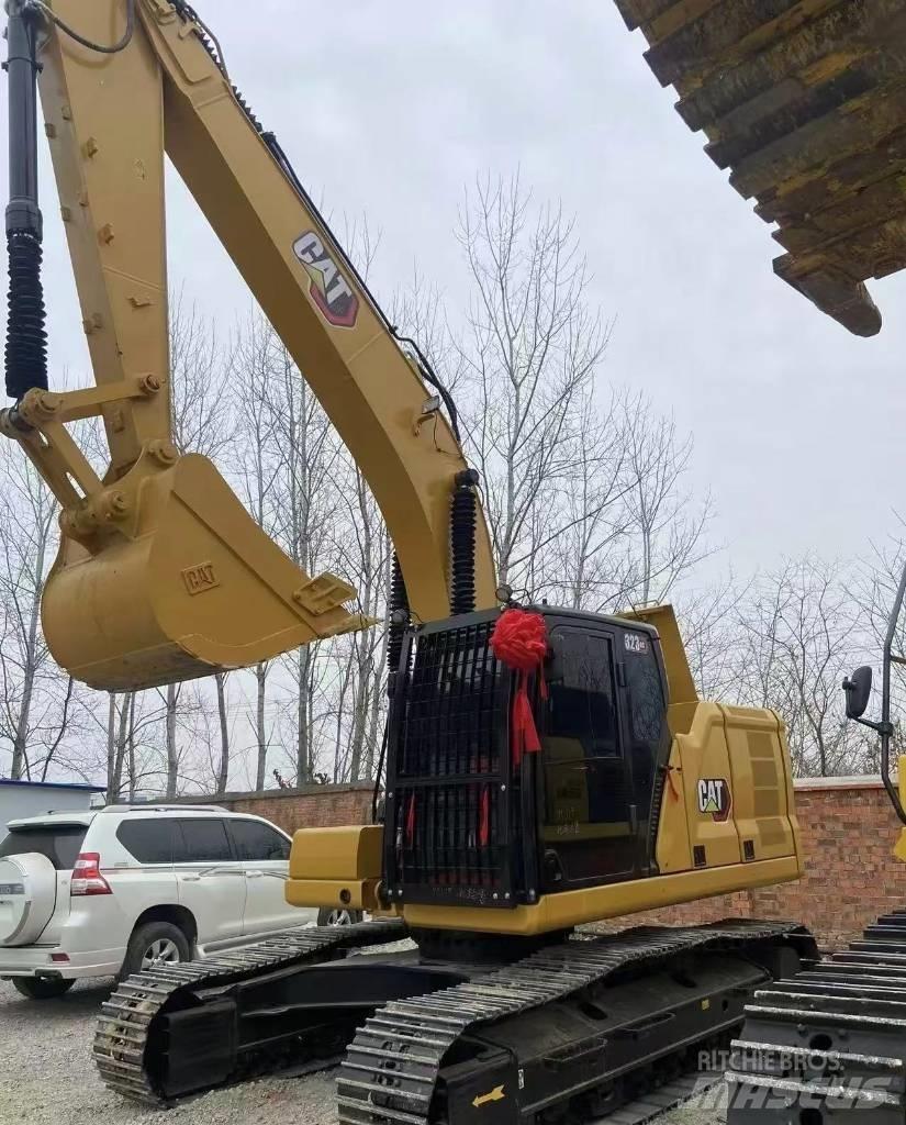 CAT 323 Escavatori cingolati