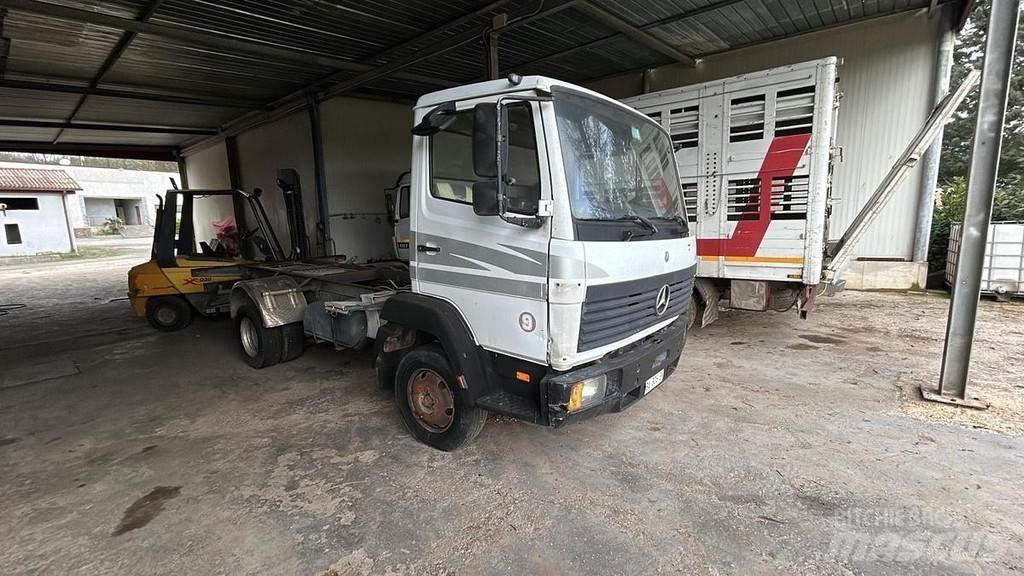 Mercedes-Benz 711 Camion altro