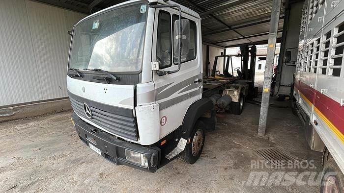 Mercedes-Benz 711 Camion altro