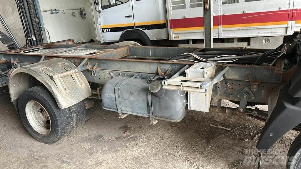 Mercedes-Benz 711 Camion altro