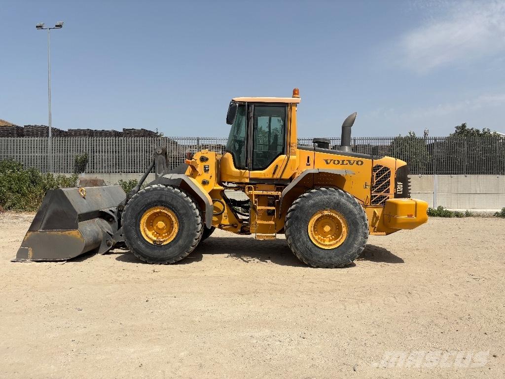 Volvo L 120 F Pale gommate