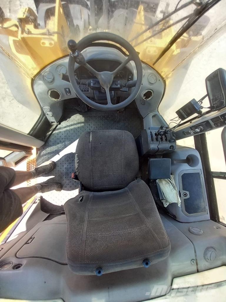 Volvo L 120 F Pale gommate