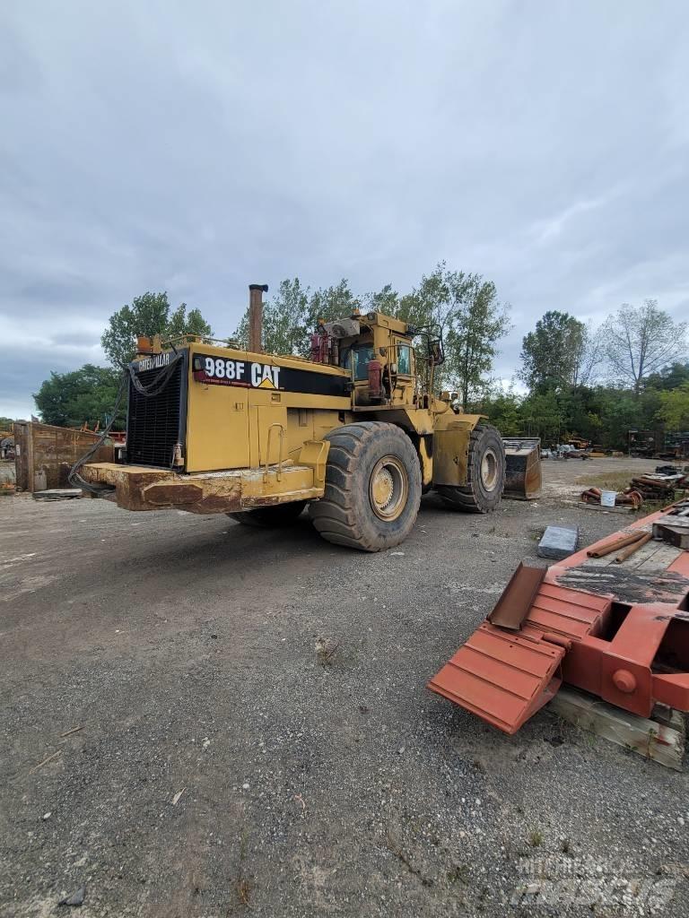 CAT 988 F Pale gommate