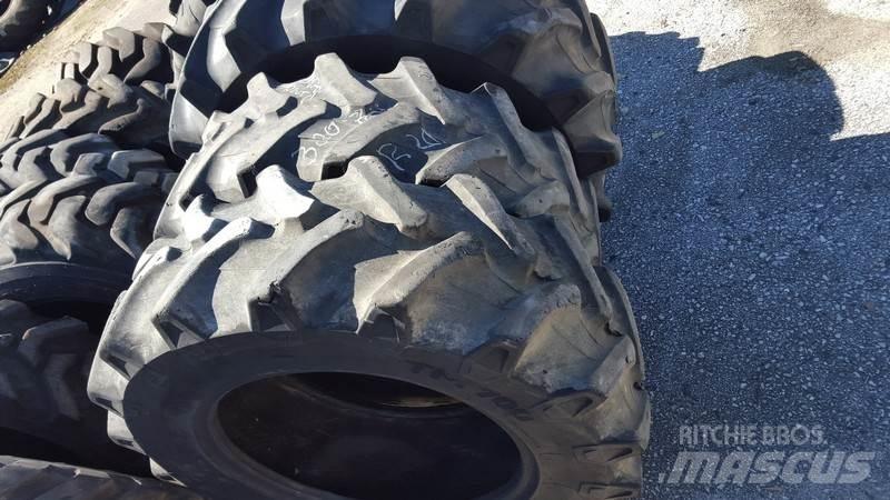  Pneus 300/70R20 Pneumatici, ruote e cerchioni