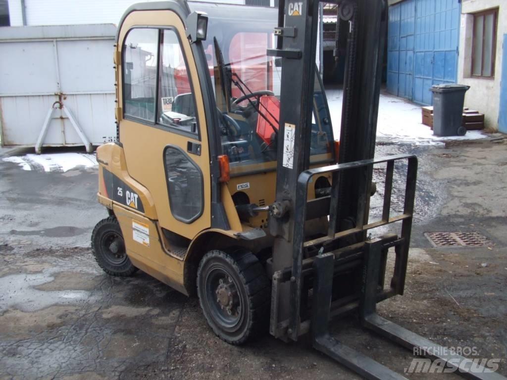 CAT lift truck DP25N Carrelli elevatori diesel