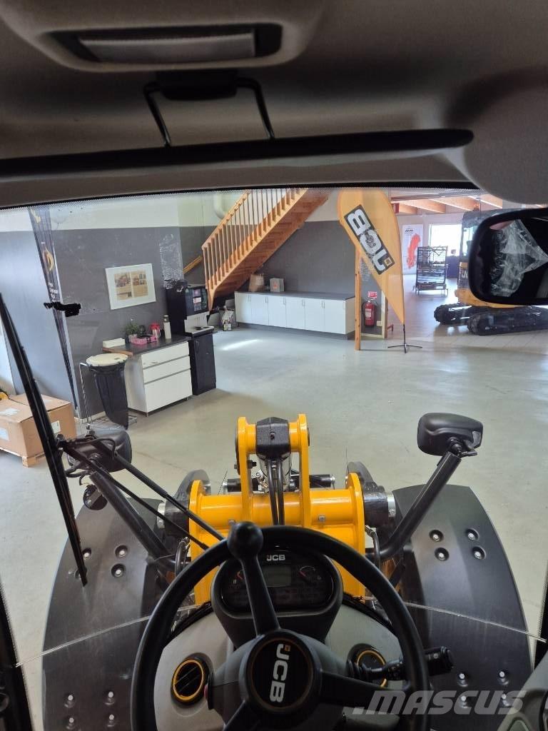 JCB 409 Pale gommate