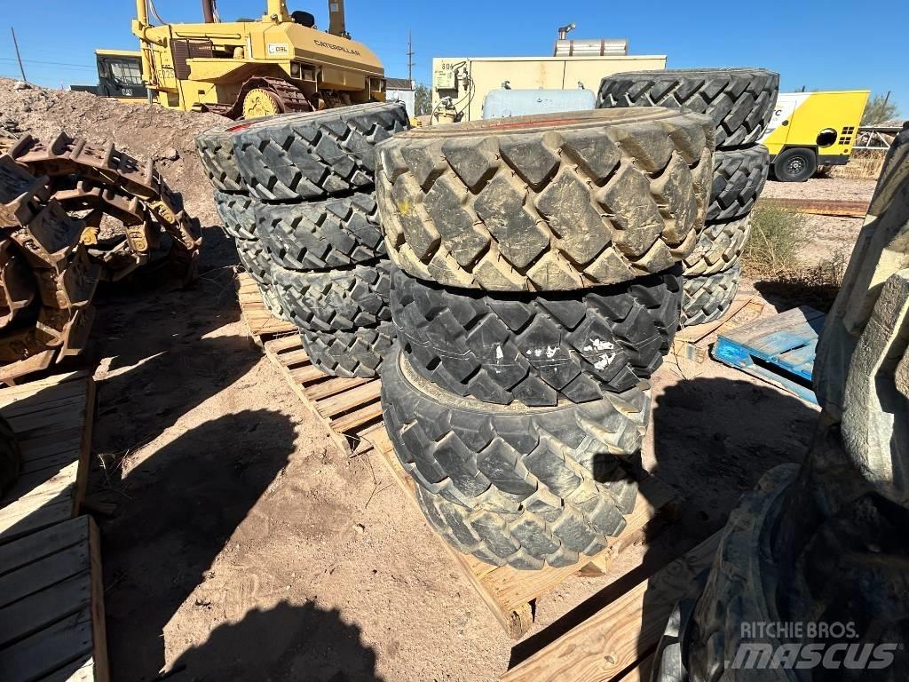Bobcat 12x16.5 Tires Pneumatici, ruote e cerchioni