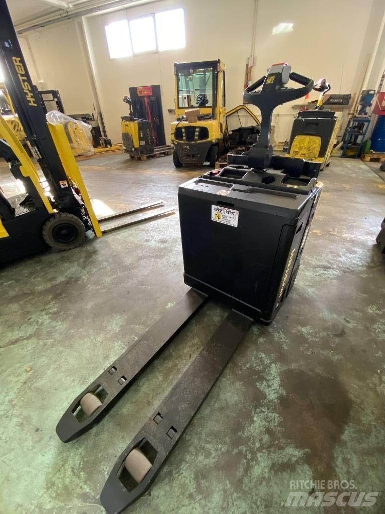 Hyster P2.0S FBW Transpallet uomo a terra