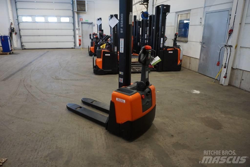 Toyota HWE100 Transpallet uomo a terra