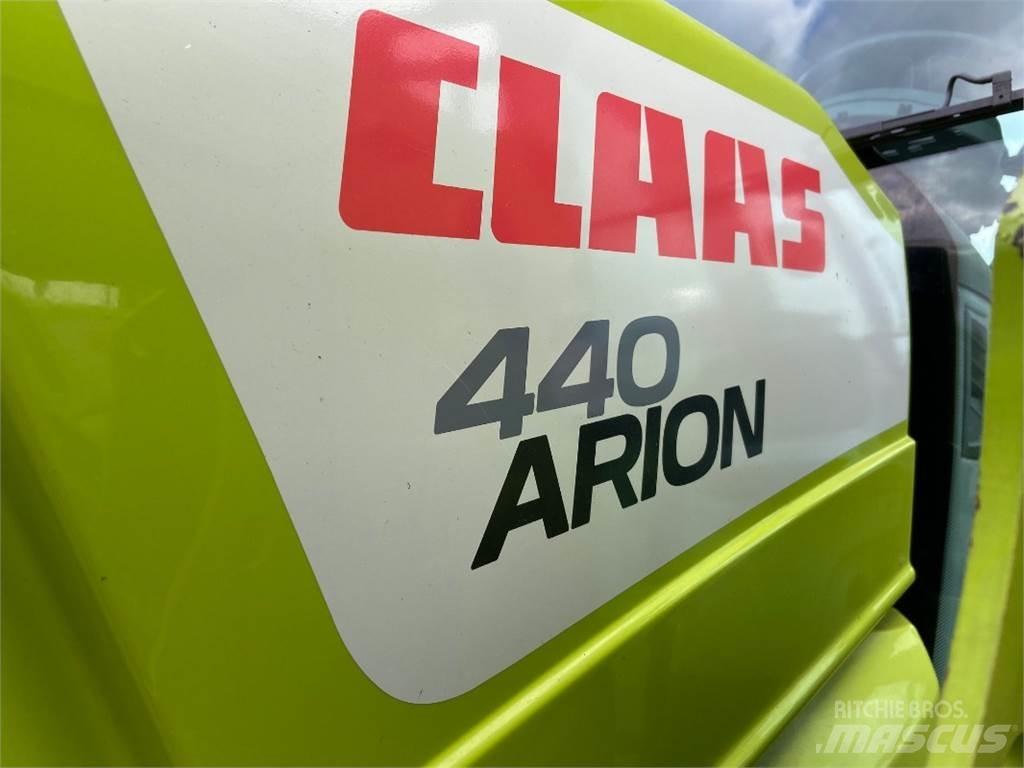 CLAAS Arion 440 Trattori