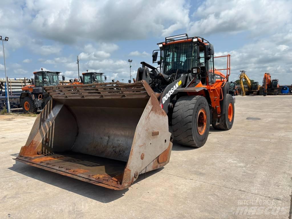 Doosan DL 300-5 Pale gommate