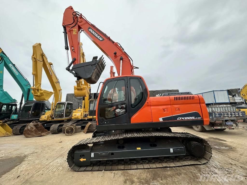 Doosan DX225LC-9C Escavatori cingolati