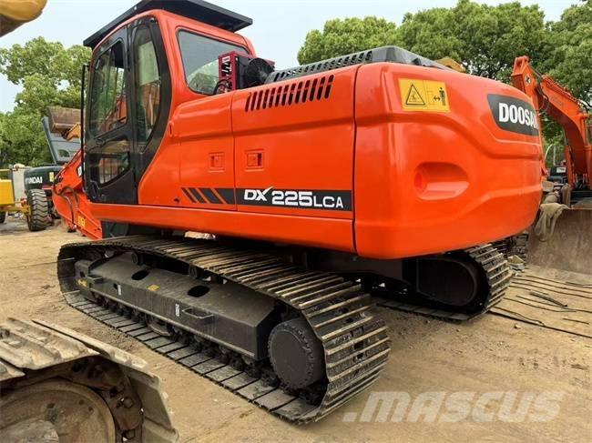 Doosan DX 225 LCA Escavatori cingolati
